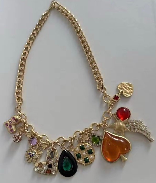 Collar Multicolor con Charms